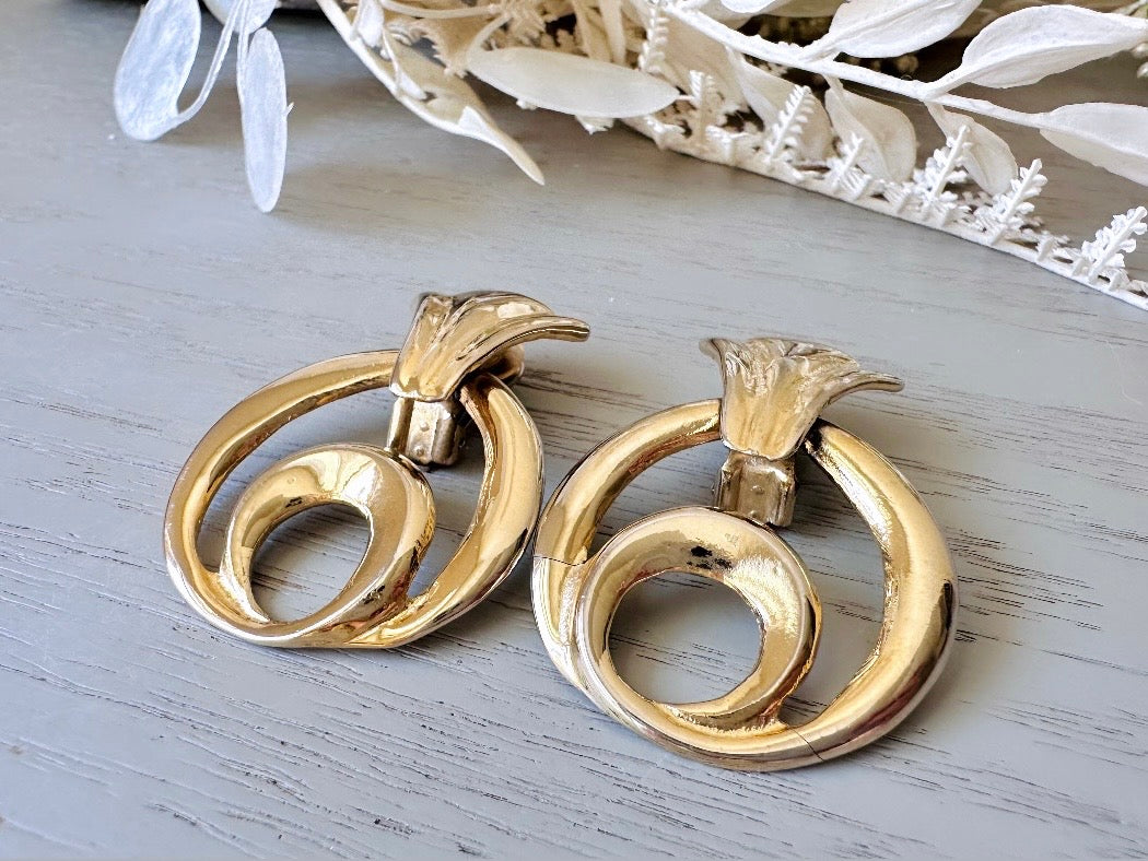 Gold 80s Door Knocker Earrings, Bold Glam Vintage Gold Hoop Clip On Earrings, Elegant Scrolled Double Hoop 1980s Retro Fashion Earrings