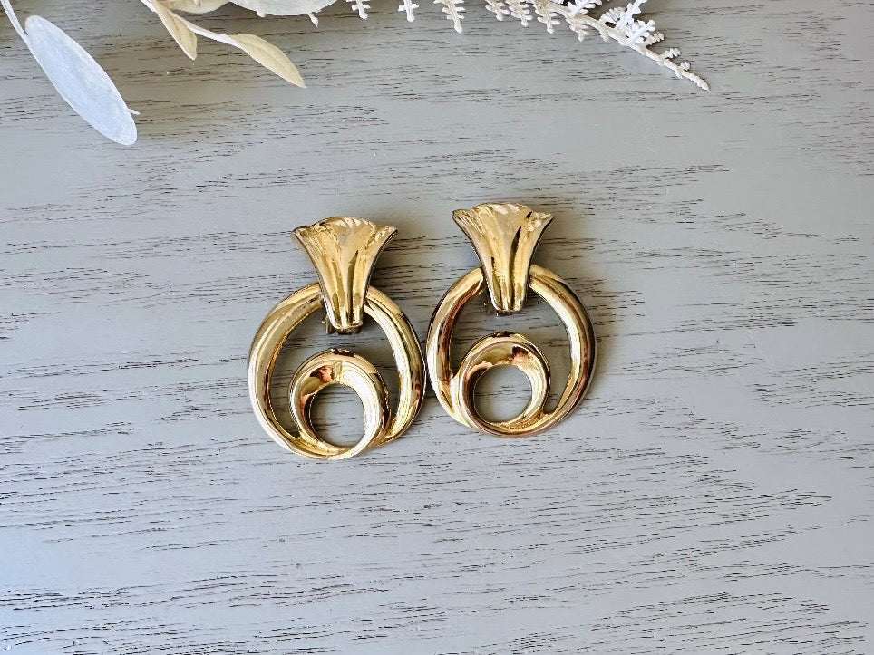 Gold 80s Door Knocker Earrings, Bold Glam Vintage Gold Hoop Clip On Earrings, Elegant Scrolled Double Hoop 1980s Retro Fashion Earrings
