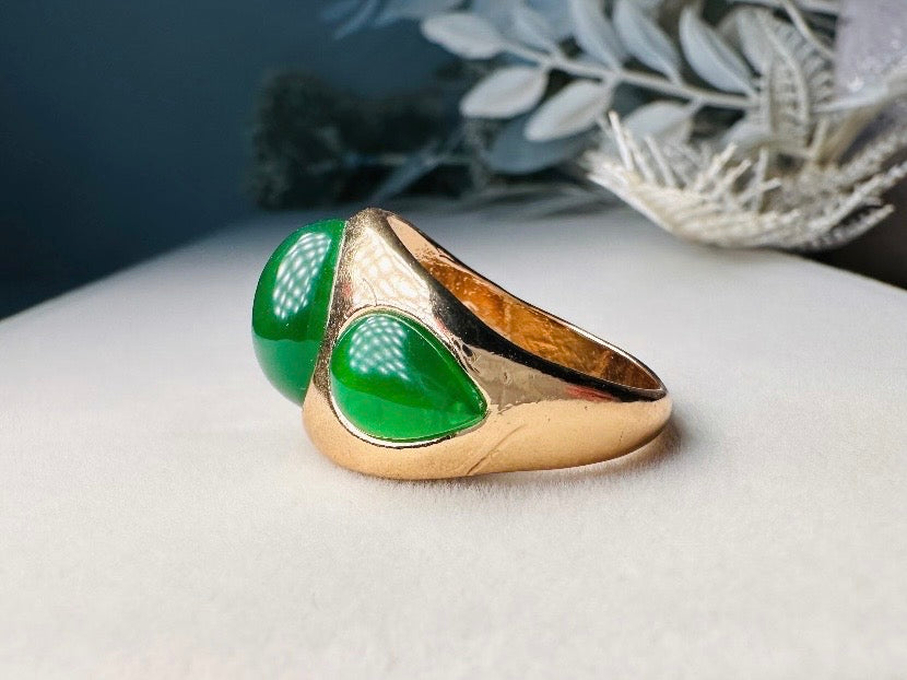 Vintage Green Cocktail Ring, Chunky Gold Ring with Three Bright Jade Cabochons, Stunning Large Statement Ring Size 9
