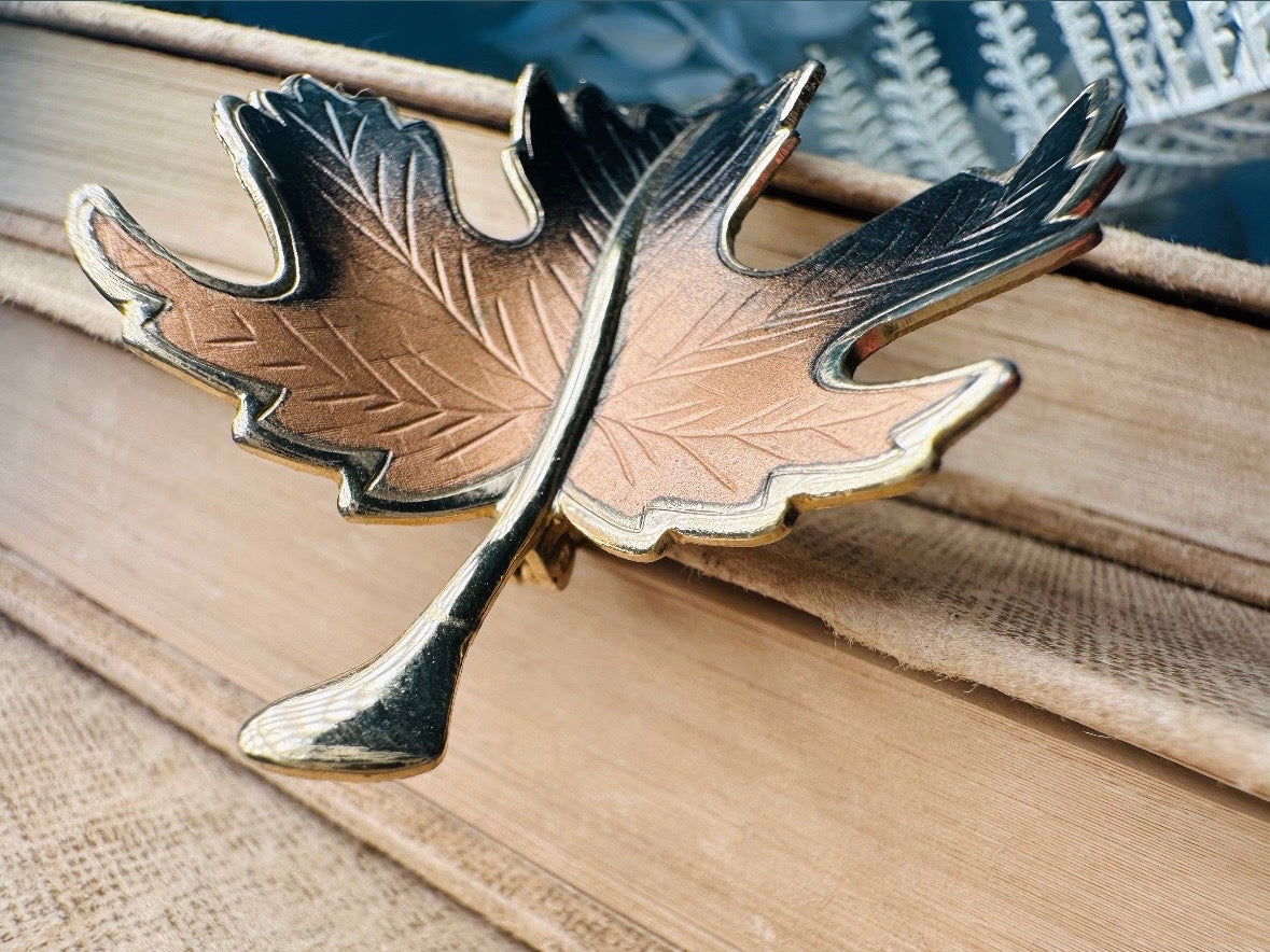 Vintage Leaf Brooch, 80's Small Autumn Pin, Retro Brooch, Vintage Fall Fashion, Gold and Bronzed Brown Leaf Pin, Rustic Woodland Brooch Pin