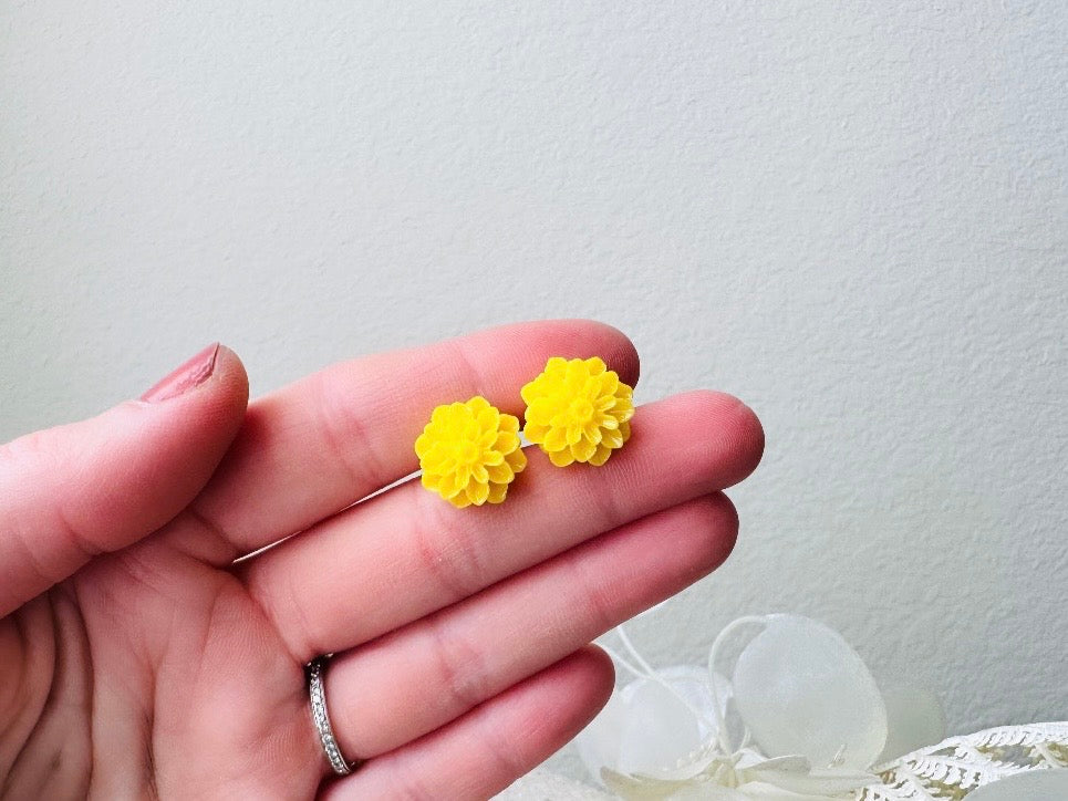 Yellow Flower Studs, Big Flower Earrings, Yellow Chrysanthemum, Stud Earrings, Sunflower Earrings, Resin Flower Jewelry, Cute Colorful Studs FSE1C