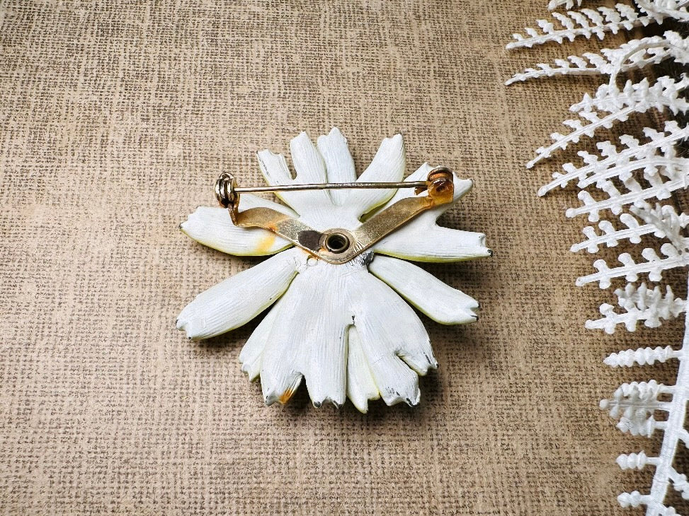 Vintage Yellow Daisy Brooch, 1950s Enamel Flower Brooch, Sunny Yellow Floral Enamel Pin Vintage 50s Shabby Chic Whimsy Brooch