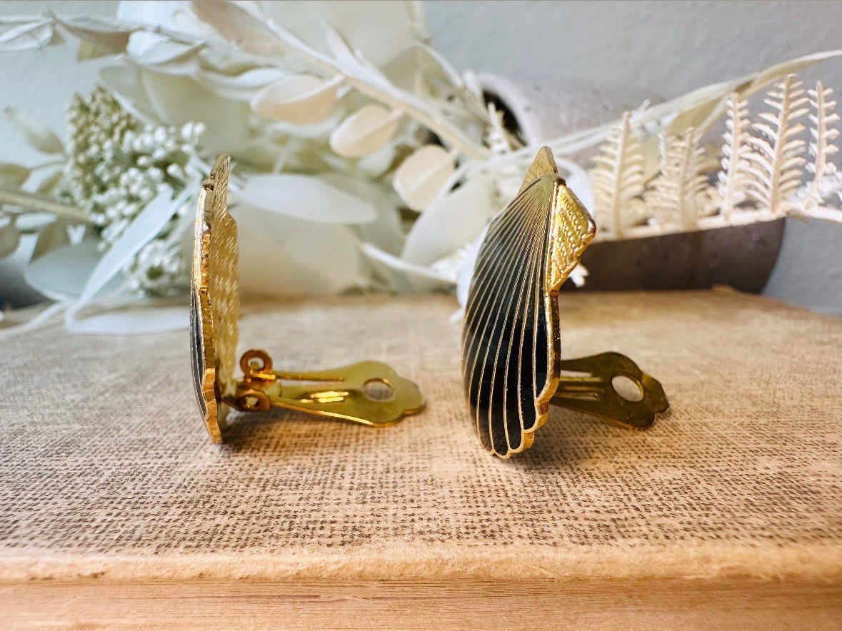 Vintage Black Shell Earrings, Gold Scallop Shaped Cloisonné Earrings, Black Enamel 80's Clip On Earrings, Whimsical Beach Summer Jewelry
