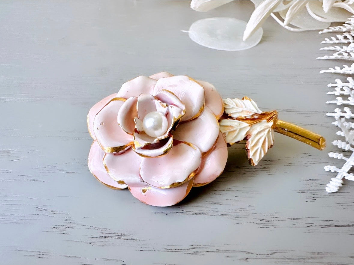 Vintage Flower Brooch, Peachy Pink Enamel Flower Pin, Shabby Chic Floral Pin, Vintage 50's Gold Tone Light Pink and White Retro Brooch