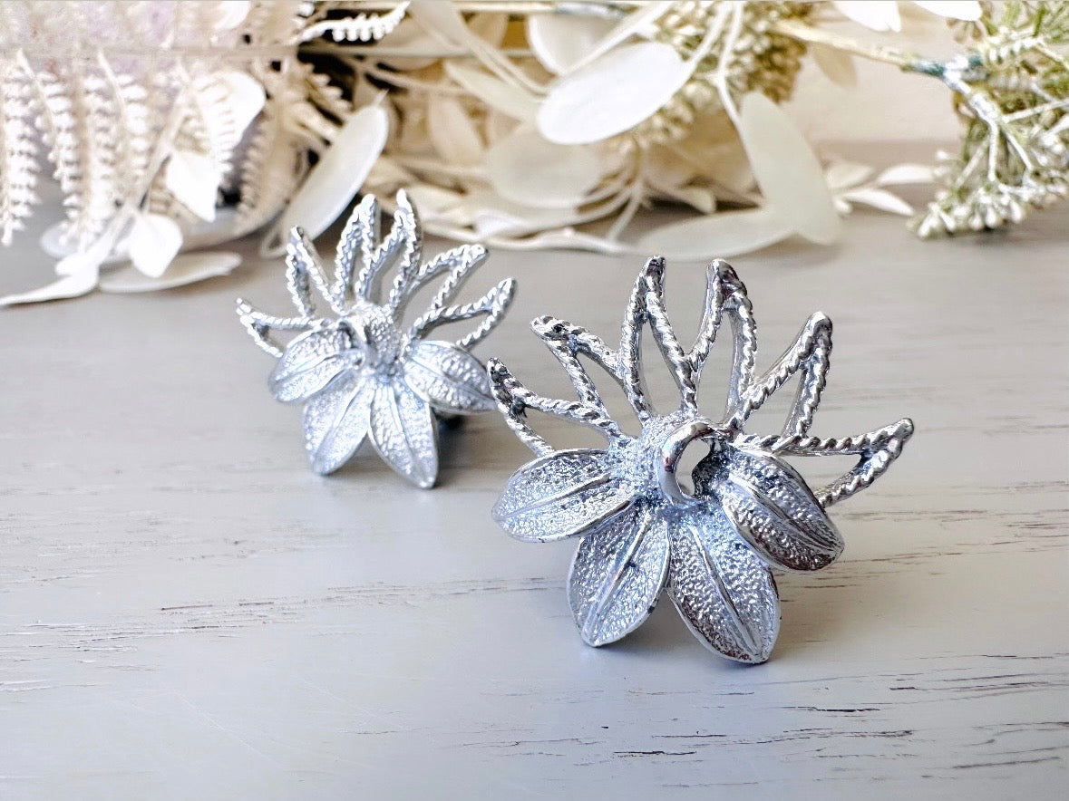 Silver Flower Earrings, 1969 Silver Demi Flower Earrings, Openwork Clip On Earrings, Pretty 1960s Retro Mod Earrings, SIGNED SC