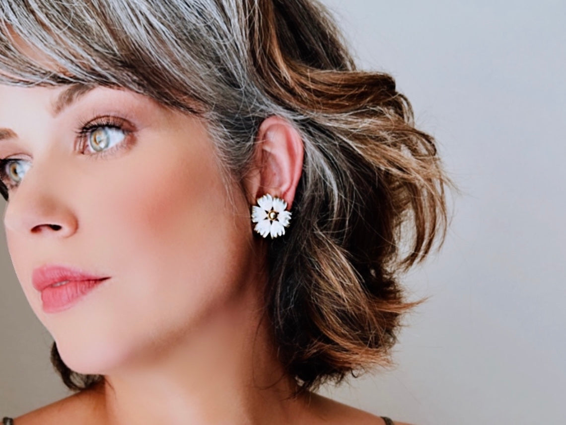 White Flower Earrings, Gold Clip On Earring, Matte Enamel Vintage Earrings, Woodland Wedding Bridal Earrings, Pretty White and Gold Flowers