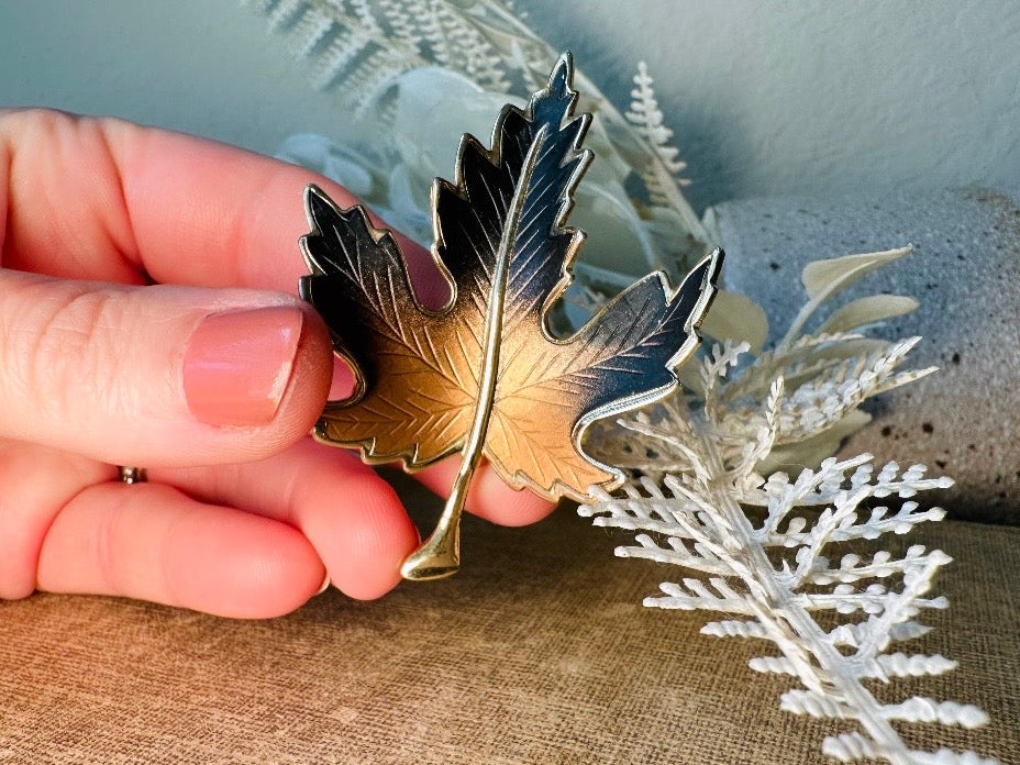 Vintage Leaf Brooch, 80's Small Autumn Pin, Retro Brooch, Vintage Fall Fashion, Gold and Bronzed Brown Leaf Pin, Rustic Woodland Brooch Pin