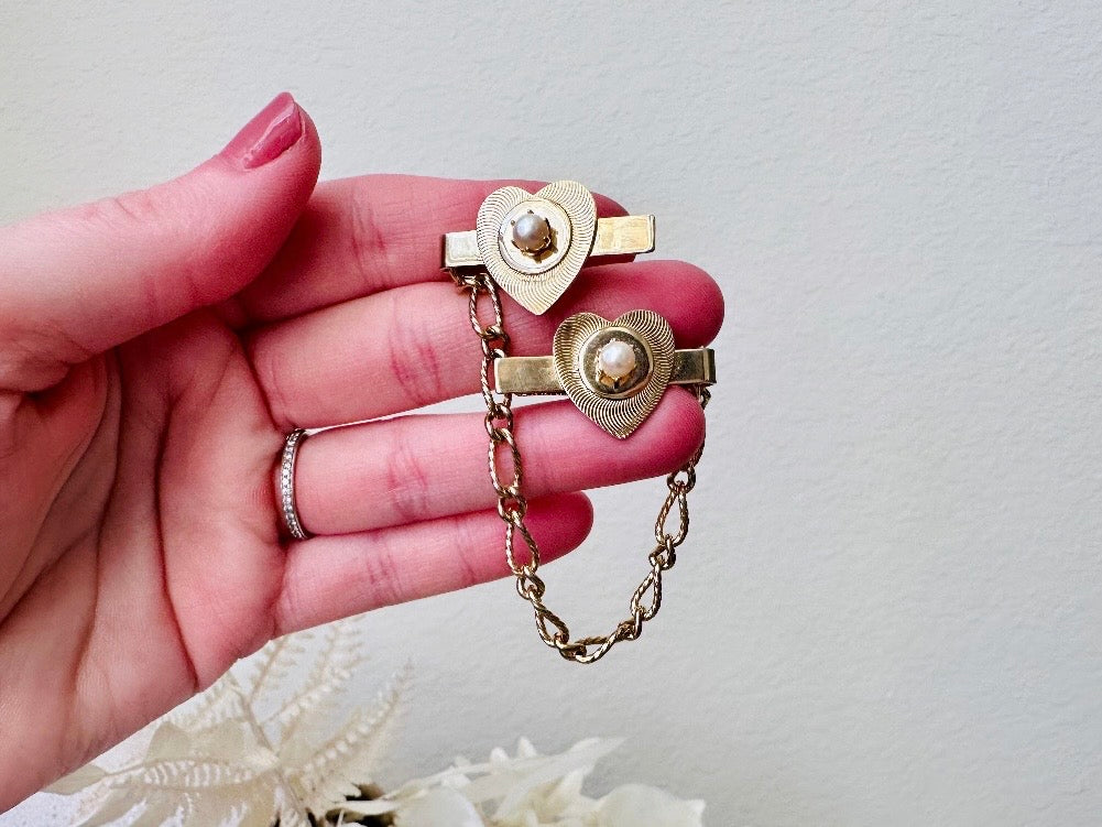 Vintage Gold Heart Sweater Clips with Cream Pearls, 1950s Classic Vintage Cardigan Cape Collar Chain Clips