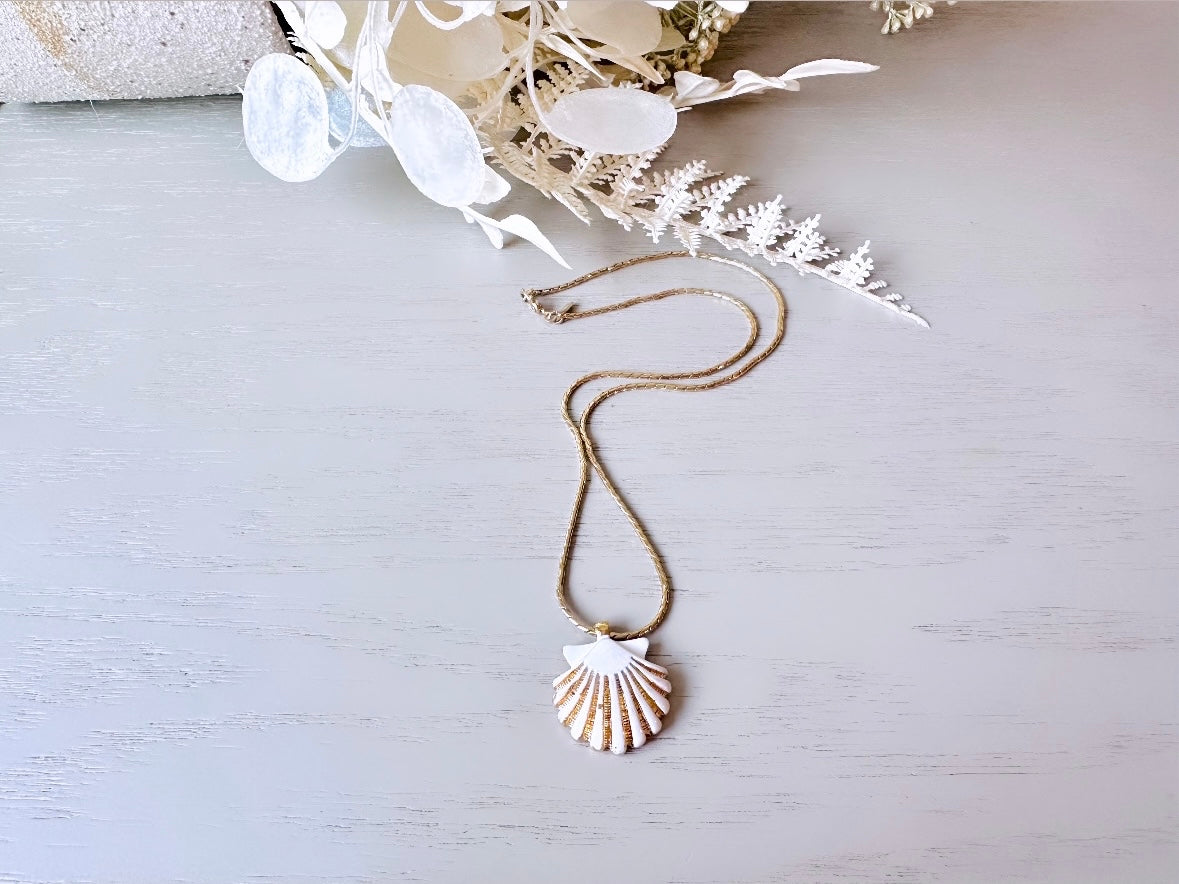 Monet Gold Shell Necklace, Vintage Seashell Necklace Cream White Enamel Clam Shell Sliding Pendant & Chain Necklace Nautical Ocean Beach