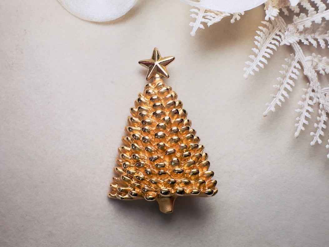 Gold Christmas Tree Brooch, Vintage Winter Wonderland Woodland Holiday Pin with Star