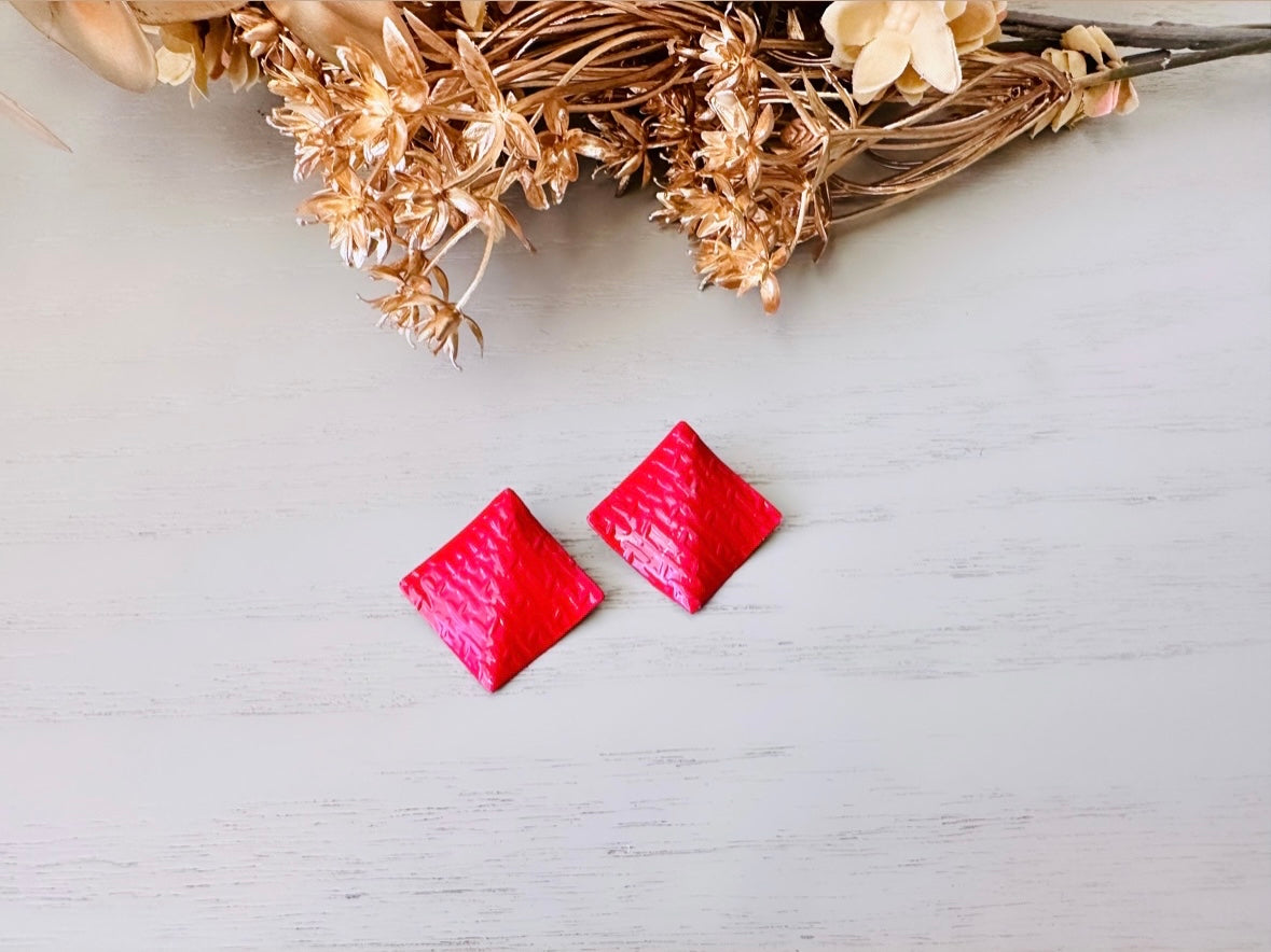 Bright Red Textured Square Earrings, Vintage Pierced Earrings, Blood Red Enamel 1980s Earrings, Fun Retro Pop Vintage Earrings