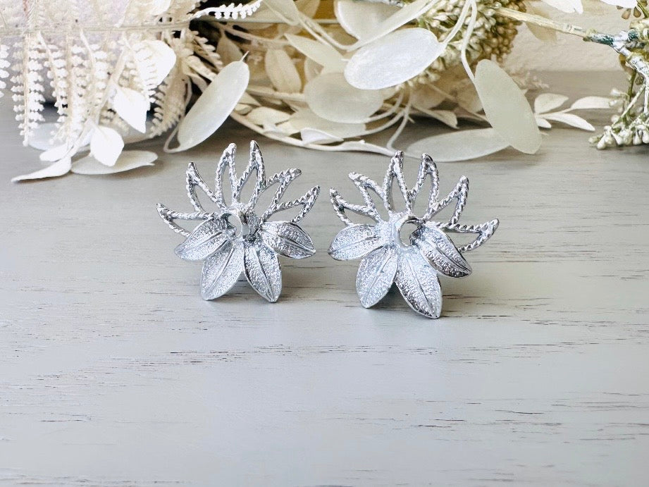 Silver Flower Earrings, 1969 Silver Demi Flower Earrings, Openwork Clip On Earrings, Pretty 1960s Retro Mod Earrings, SIGNED SC