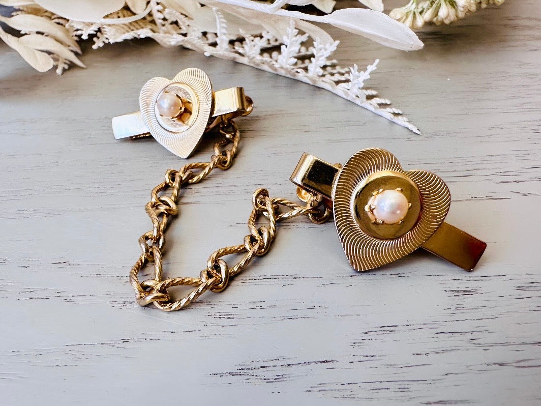 Vintage Gold Heart Sweater Clips with Cream Pearls, 1950s Classic Vintage Cardigan Cape Collar Chain Clips