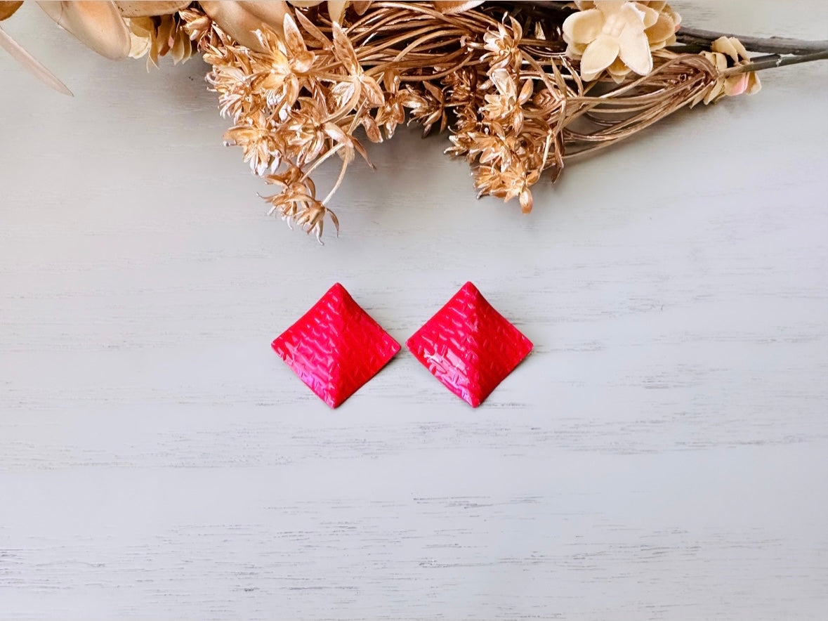 Bright Red Textured Square Earrings, Vintage Pierced Earrings, Blood Red Enamel 1980s Earrings, Fun Retro Pop Vintage Earrings