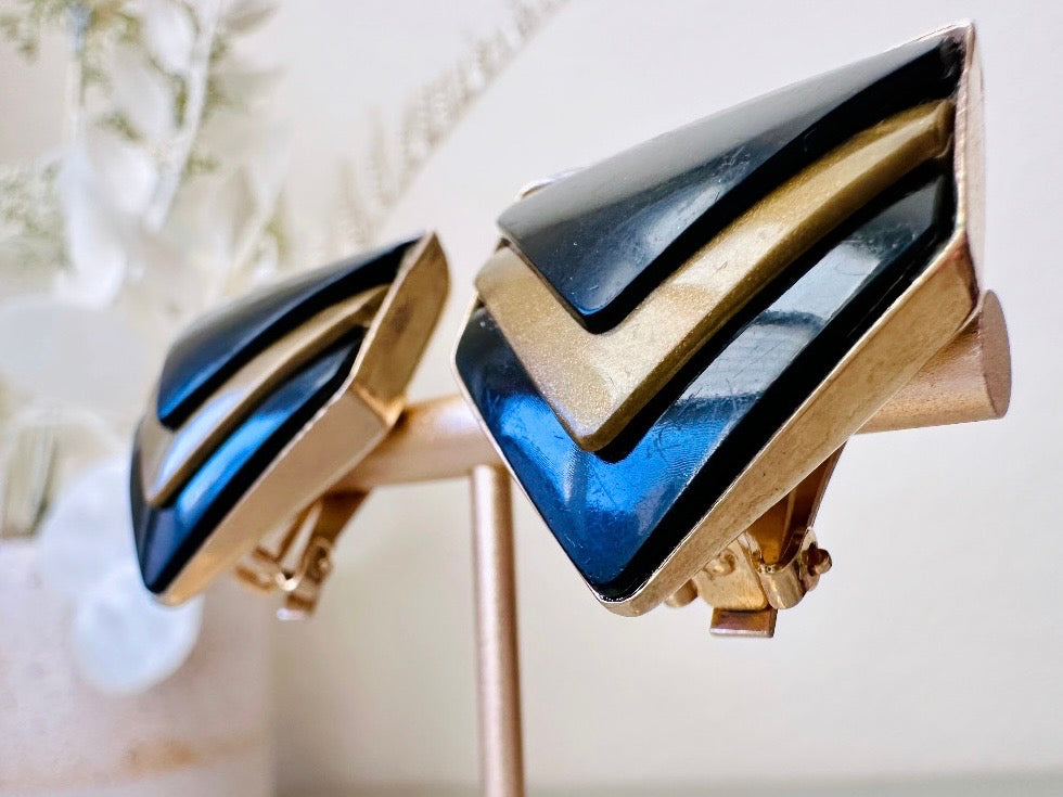 Vintage Chevron Earrings in Black and Gold, Big Stacked Vintage Earrings, Vintage 80s Clip-On Earring, 1980s Large Acrylic Triangle Earrings