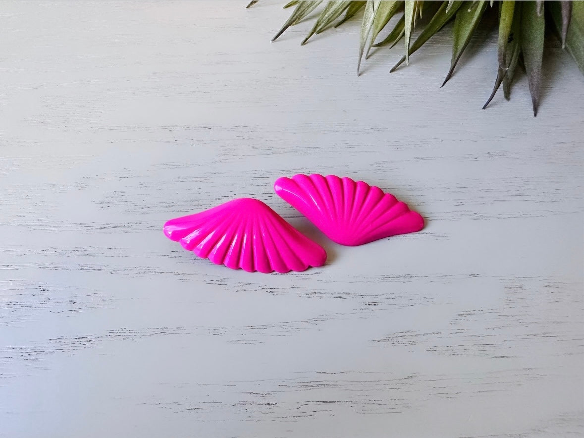 Hot Pink Fan Earrings, Vintage Pink Wing Pierced Earrings, 1980's Earrings, Barbie Pink Enamel Metal 80s Earrings