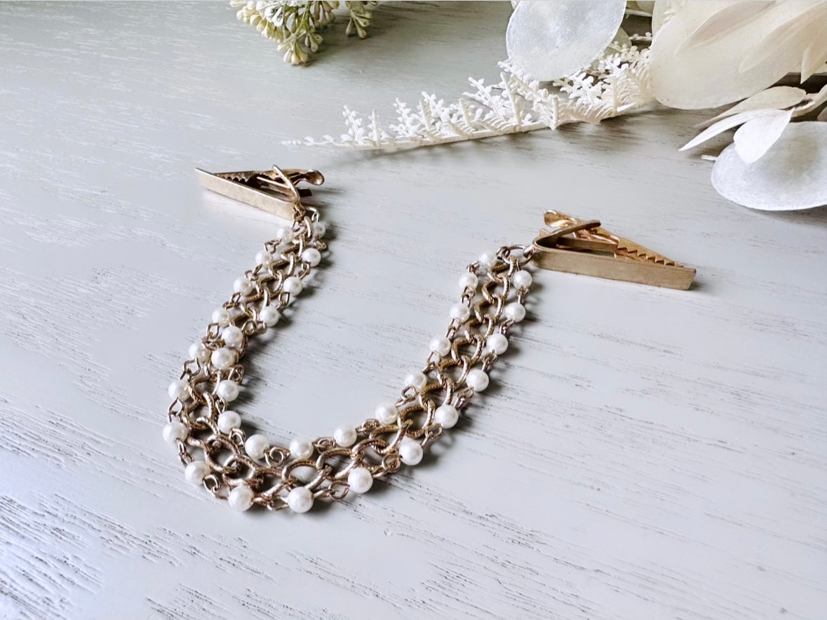 1950s Vintage Sweater Clips, Cream Pearl Gold Chain Sweater Guard, 50s Classic Vintage Accessories, Pretty Cardigan Cape Collar Chain Clips
