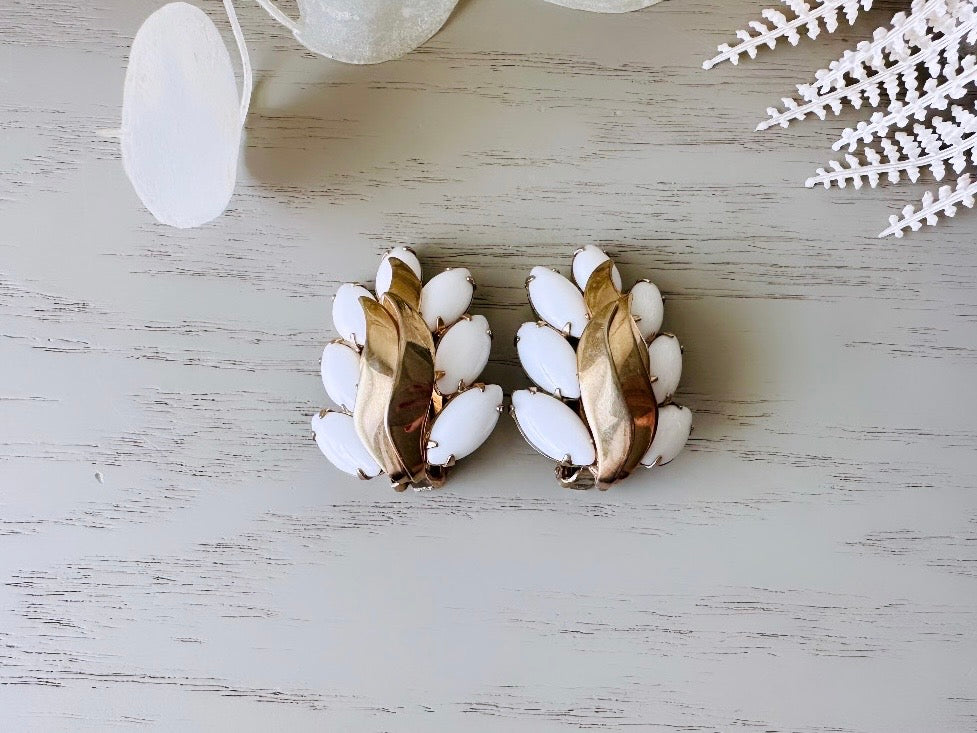 Vintage Milk Glass Marquise Earrings, Gold Leaf Chunky Clip On Earrings, 1960s Vintage Earrings, Dramatic Feather White Gold Bridal Look