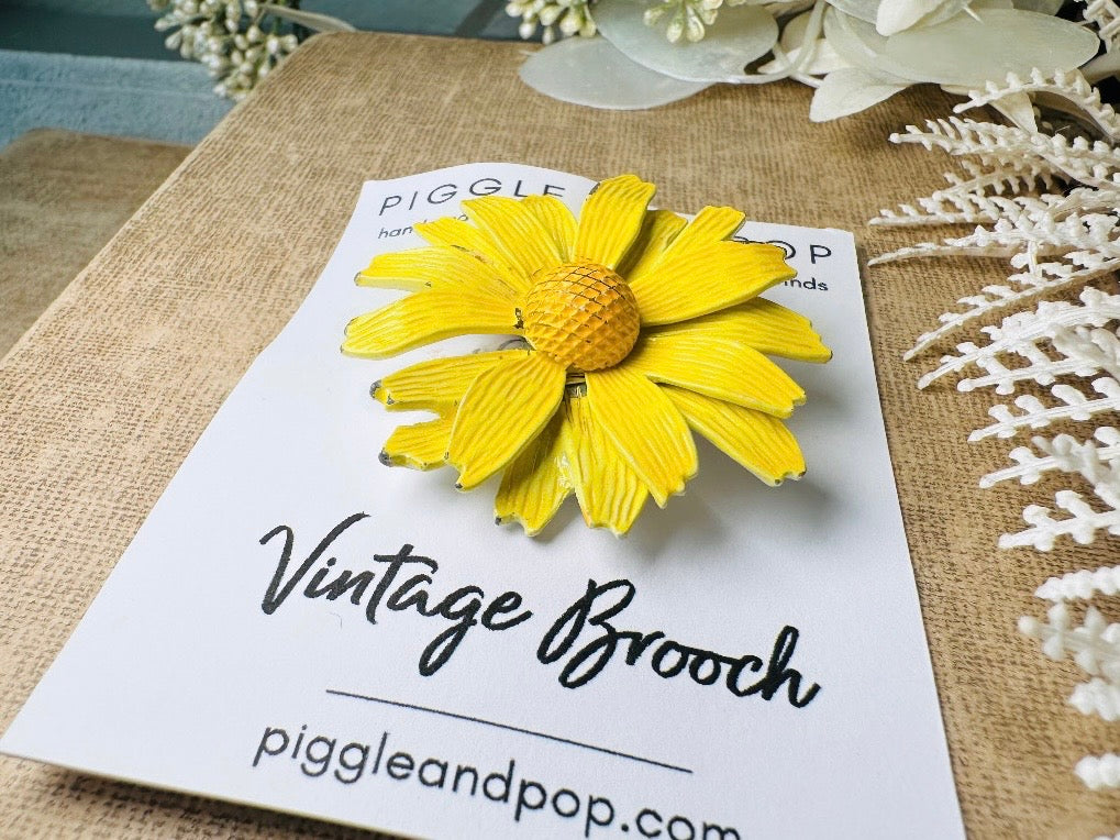 Vintage Yellow Daisy Brooch, 1950s Enamel Flower Brooch, Sunny Yellow Floral Enamel Pin Vintage 50s Shabby Chic Whimsy Brooch