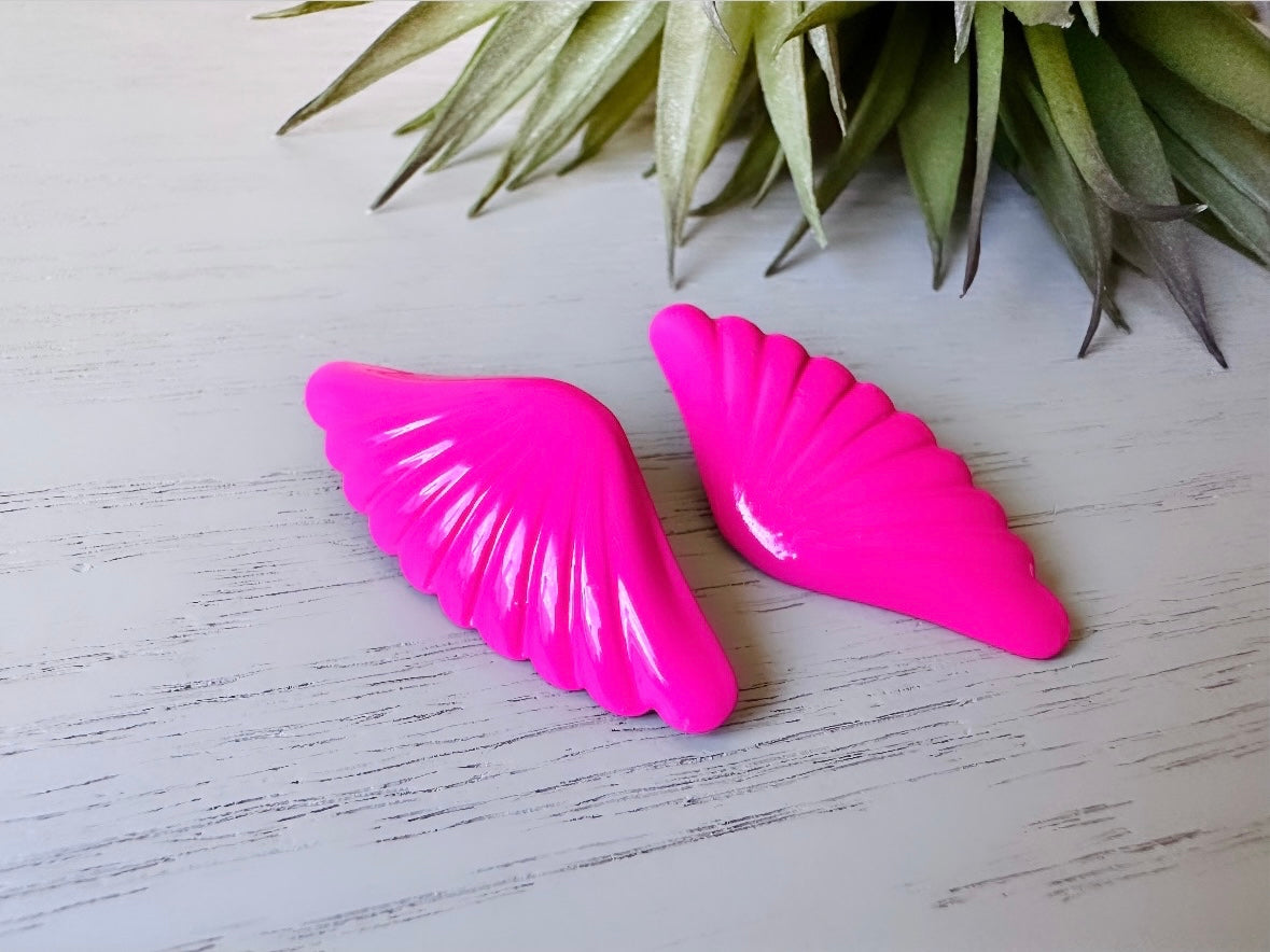 Hot Pink Fan Earrings, Vintage Pink Wing Pierced Earrings, 1980's Earrings, Barbie Pink Enamel Metal 80s Earrings