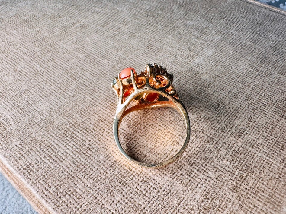 Coral and Jade Vintage Gold Tone Ring, Fitted Size 7.5 Multistone Ring, Unique Gold Cocktail Ring, Wave Shape Stone Retro Costume Ring