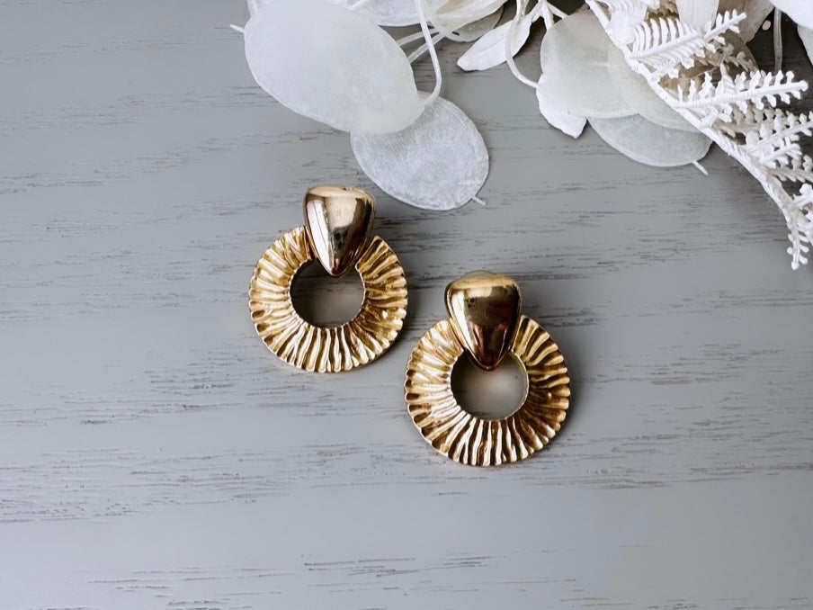 Gold 80s Door Knocker Earrings, Vintage Gold Hoop Earrings, Textured Brushed Gold Earrings, Pierces Medium Size 1980s Retro Fashion Earrings