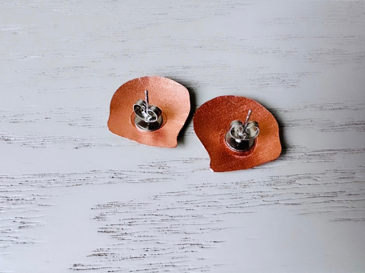 Vintage Cat Earrings, Adorable Cat Stud Earrings, Copper Metal Earrings with Black and White Tuxedo Cat Face Earrings, Kitschy Vintage Retro