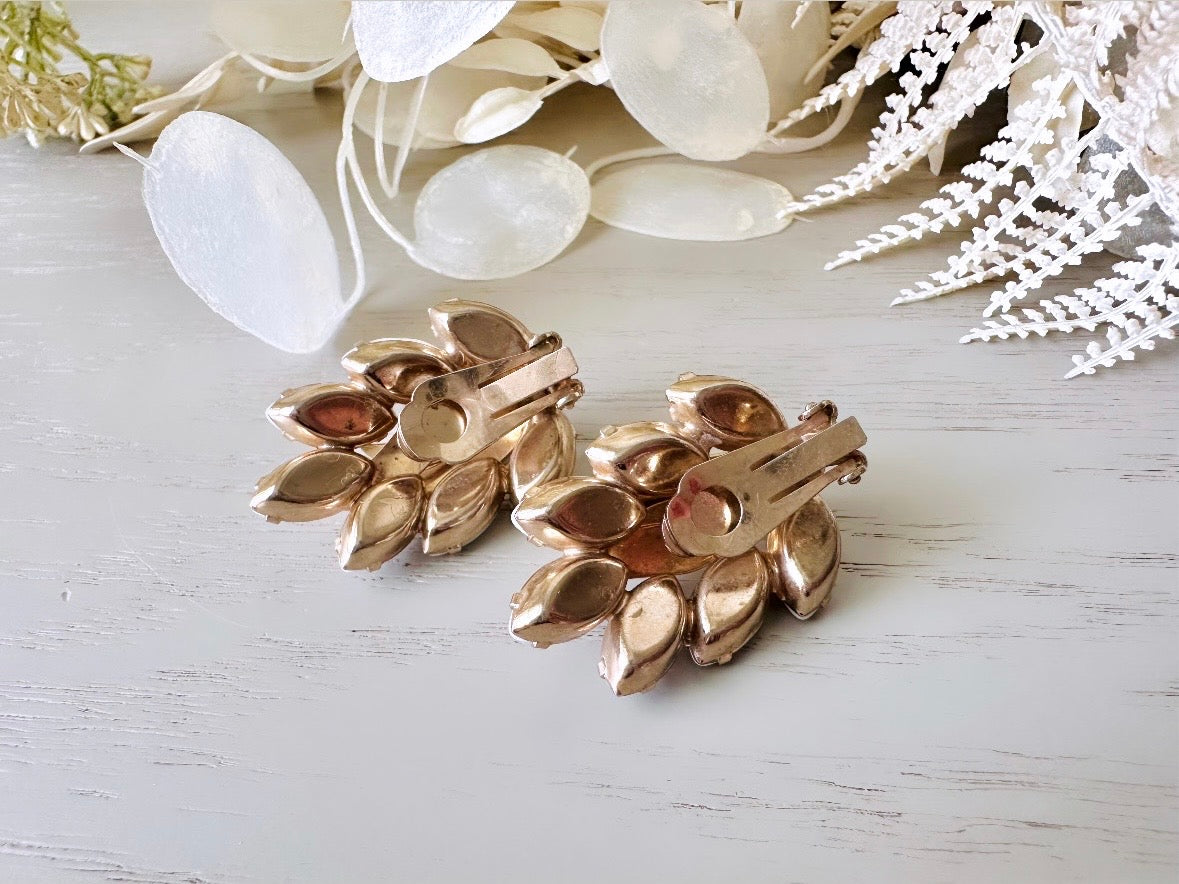 Vintage Milk Glass Marquise Earrings, Gold Leaf Chunky Clip On Earrings, 1960s Vintage Earrings, Dramatic Feather White Gold Bridal Look