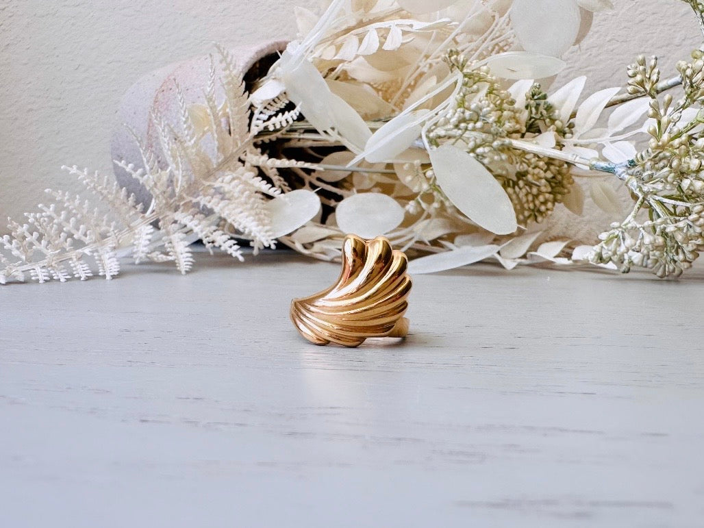 Vintage 1980s Gold Wave Ring, Sarah Coventry Ring, 1982 Feather Brite Collection, Shiny Gold Stackable Vintage Ring, Size 8 Fitted Ring