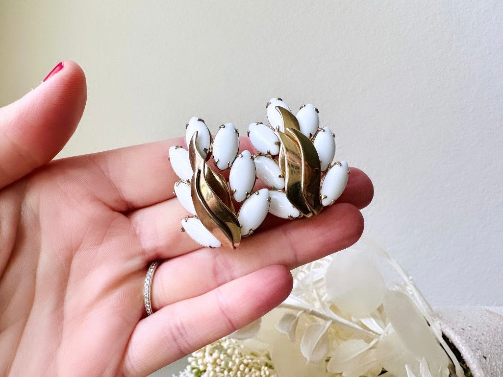 Vintage Milk Glass Marquise Earrings, Gold Leaf Chunky Clip On Earrings, 1960s Vintage Earrings, Dramatic Feather White Gold Bridal Look