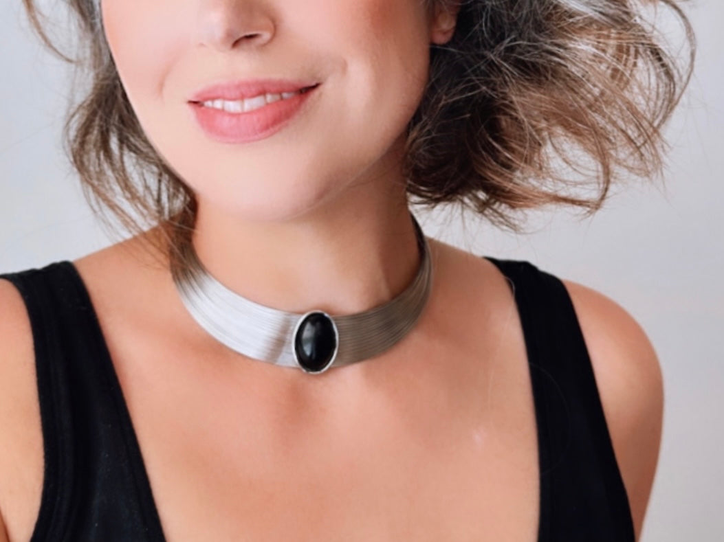 Silver Choker Necklace with Black Cabochon Cameo, Dramatic 1980's Torque Choker, Victorian Revival Necklace, Metal Collar Necklace