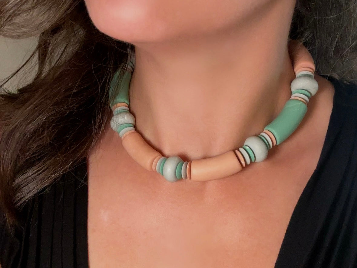 Vintage Beach Choker, 1980s Muted Pastel Chunky Beaded Necklace in Peach and Mint