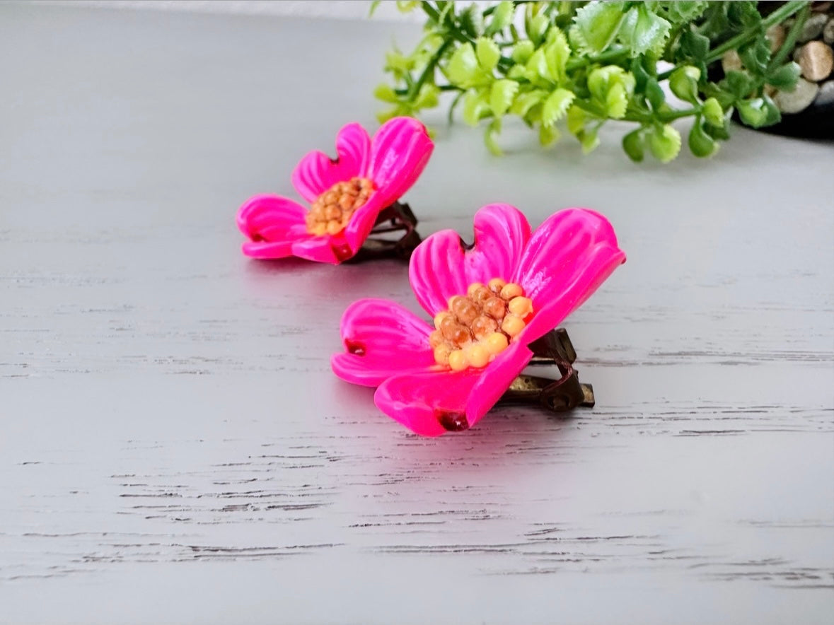 Hot Pink Flower Clip On Earrings, Vibrant Bright Pink Vintage Earrings, Oversized Pretty Flower Earrings, Neon Pink Flower Clip-Ons