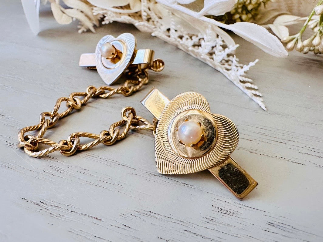 Vintage Gold Heart Sweater Clips with Cream Pearls, 1950s Classic Vintage Cardigan Cape Collar Chain Clips