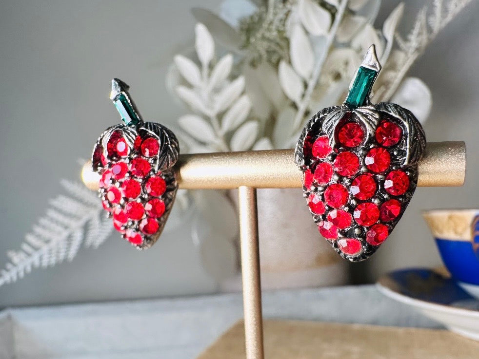 Vintage Strawberry Rhinestone Earrings, Red Crystal Clip On Strawberry Earrings, Nonpierced Fruit Earrings, Pave Set Unique Vintage Earrings