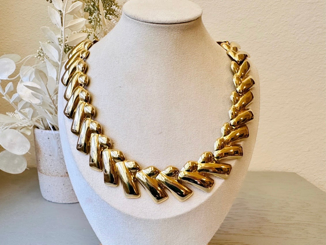 Gold Choker Necklace, Thick Gold Herringbone Chain Vintage Necklace, 80s Gold Choker Necklace, High Fashion Runway Gold Link Collar Necklace