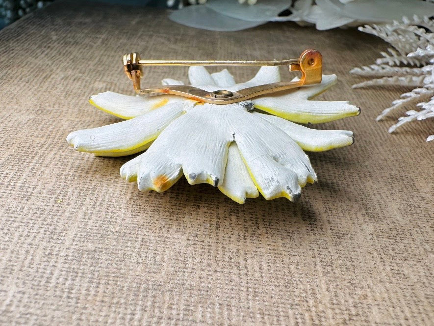 Vintage Yellow Daisy Brooch, 1950s Enamel Flower Brooch, Sunny Yellow Floral Enamel Pin Vintage 50s Shabby Chic Whimsy Brooch