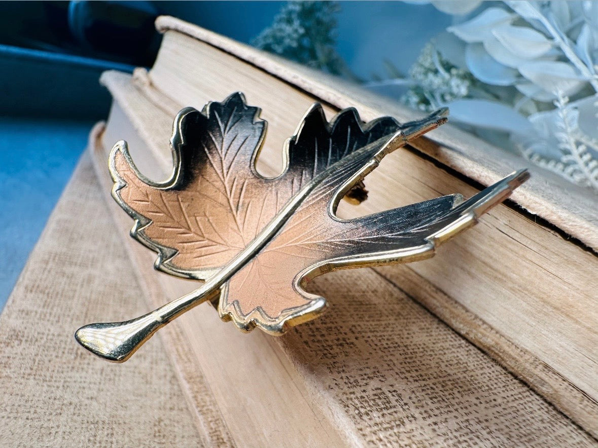 Vintage Leaf Brooch, 80's Small Autumn Pin, Retro Brooch, Vintage Fall Fashion, Gold and Bronzed Brown Leaf Pin, Rustic Woodland Brooch Pin