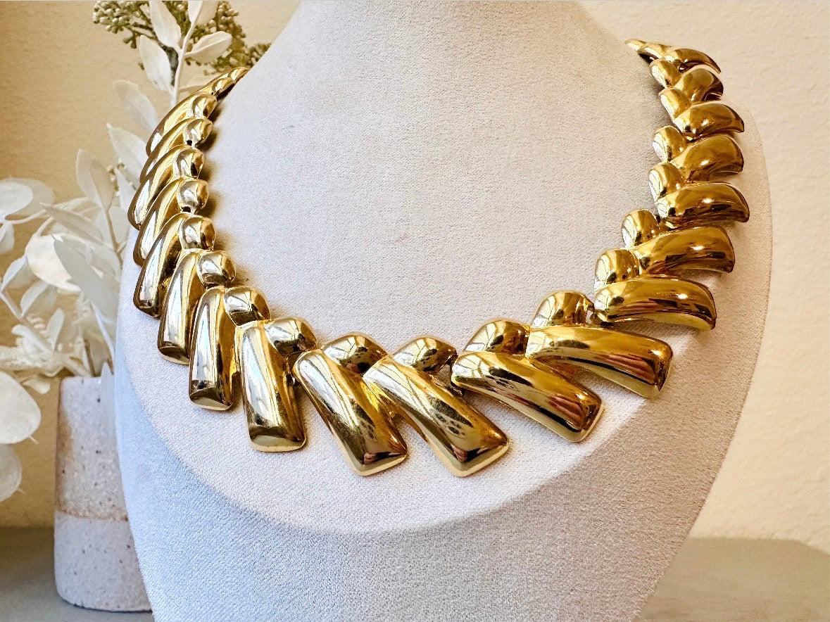 Gold Choker Necklace, Thick Gold Herringbone Chain Vintage Necklace, 80s Gold Choker Necklace, High Fashion Runway Gold Link Collar Necklace
