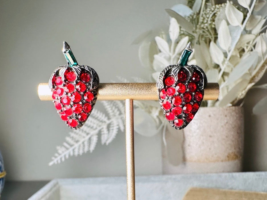 Vintage Strawberry Rhinestone Earrings, Red Crystal Clip On Strawberry Earrings, Nonpierced Fruit Earrings, Pave Set Unique Vintage Earrings