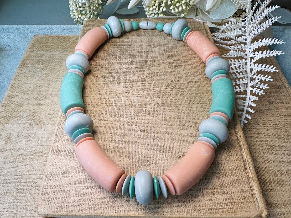 Vintage Beach Choker, 1980s Muted Pastel Chunky Beaded Necklace in Peach and Mint