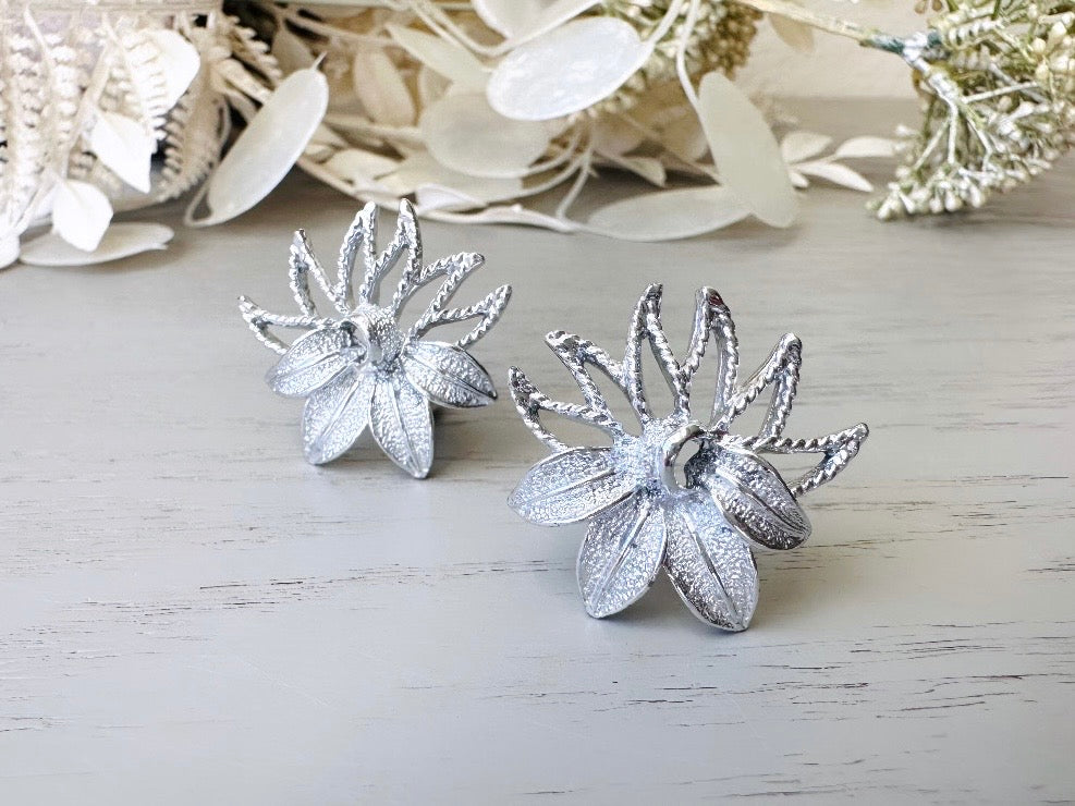 Silver Flower Earrings, 1969 Silver Demi Flower Earrings, Openwork Clip On Earrings, Pretty 1960s Retro Mod Earrings, SIGNED SC