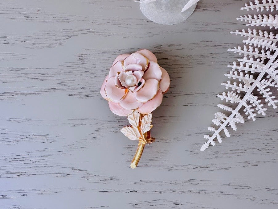 Vintage Flower Brooch, Peachy Pink Enamel Flower Pin, Shabby Chic Floral Pin, Vintage 50's Gold Tone Light Pink and White Retro Brooch