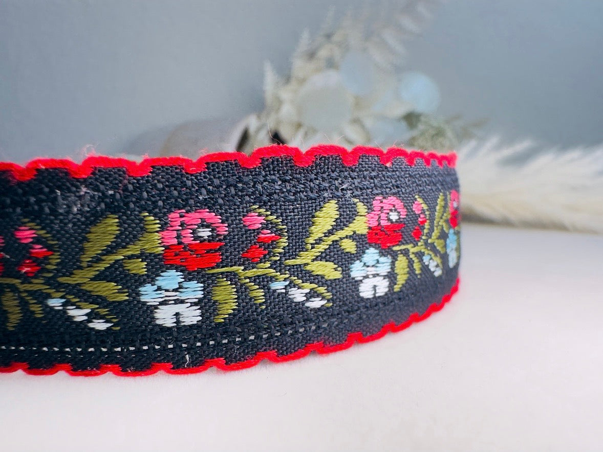 Vintage Flower Choker, Handmade Double Sided Reversible Black Velvet Necklace with Victorian Rose and Forget-me-nots Jacquard Ribbon