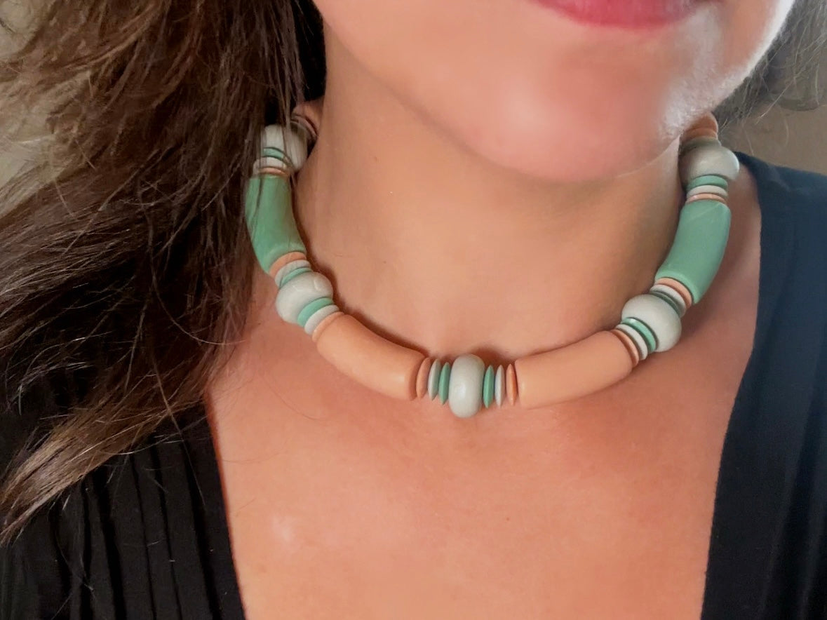 Vintage Beach Choker, 1980s Muted Pastel Chunky Beaded Necklace in Peach and Mint