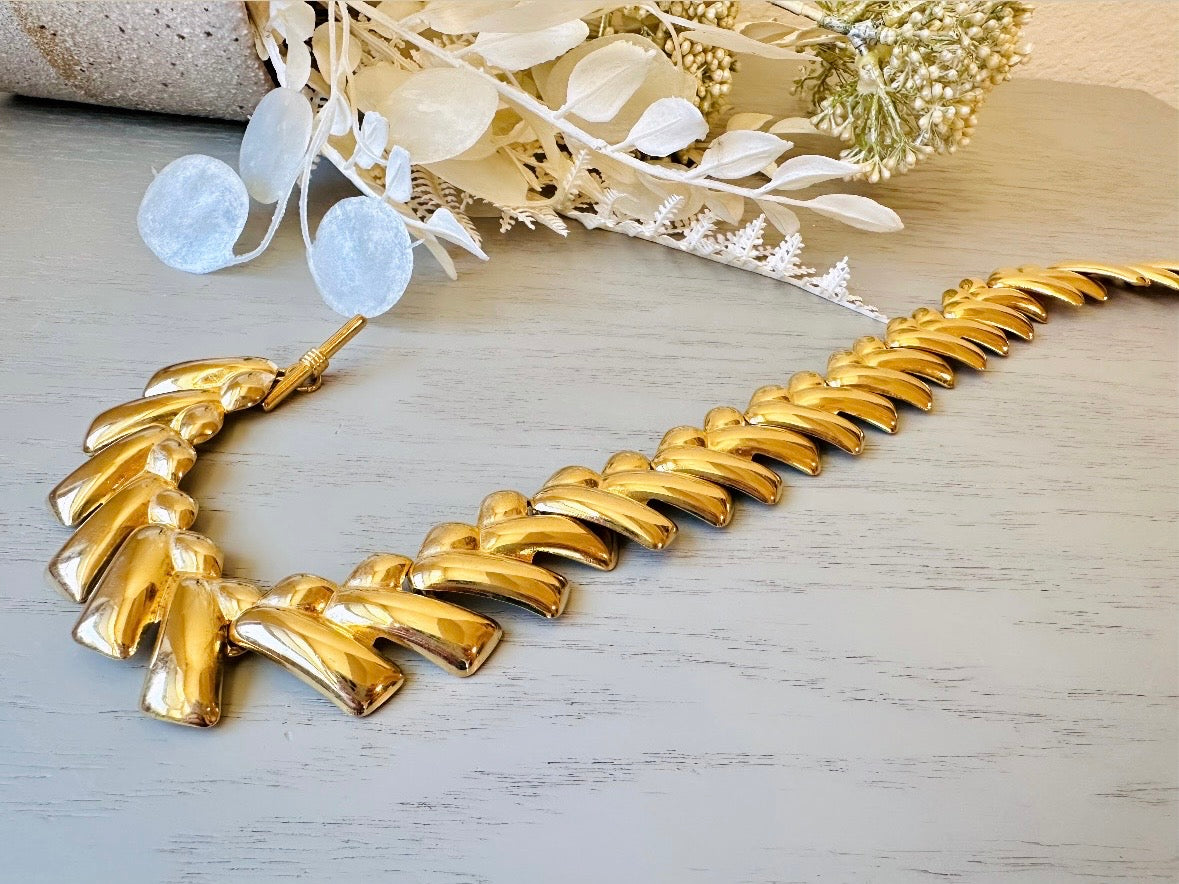 Gold Choker Necklace, Thick Gold Herringbone Chain Vintage Necklace, 80s Gold Choker Necklace, High Fashion Runway Gold Link Collar Necklace
