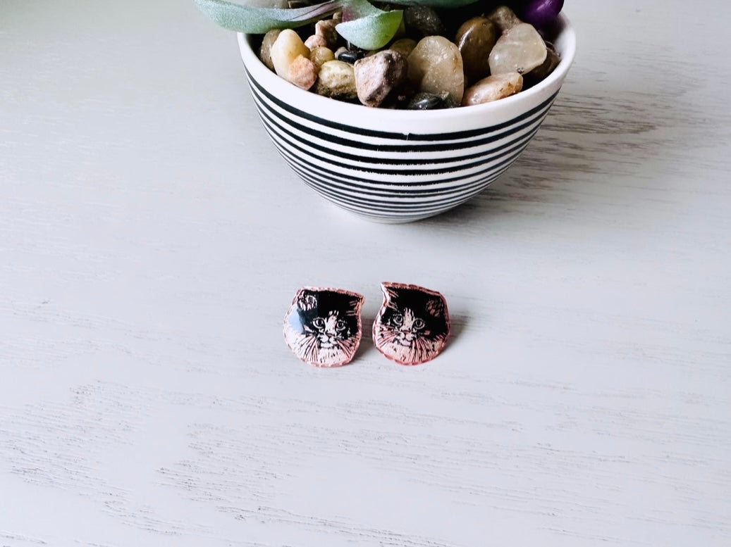 Vintage Cat Earrings, Adorable Cat Stud Earrings, Copper Metal Earrings with Black and White Tuxedo Cat Face Earrings, Kitschy Vintage Retro