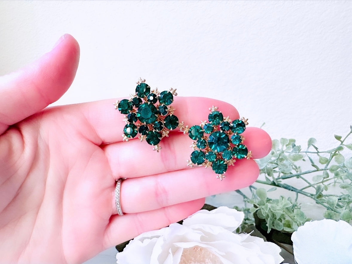 Emerald Cocktail Earrings, Big Green Vintage Rhinestone Earrings, Starburst Glam 1960's Emerald Green Crystal Clip On Earrings