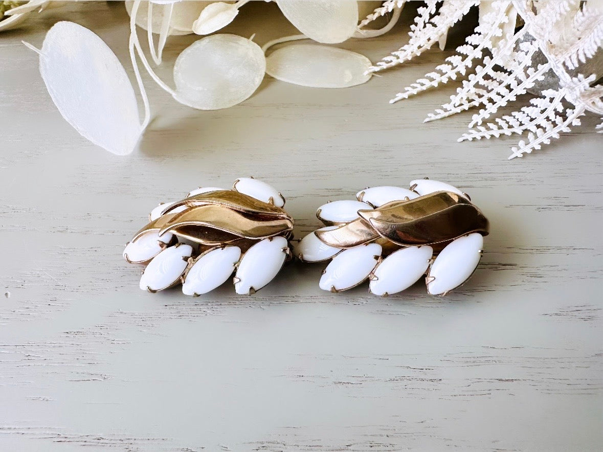 Vintage Milk Glass Marquise Earrings, Gold Leaf Chunky Clip On Earrings, 1960s Vintage Earrings, Dramatic Feather White Gold Bridal Look
