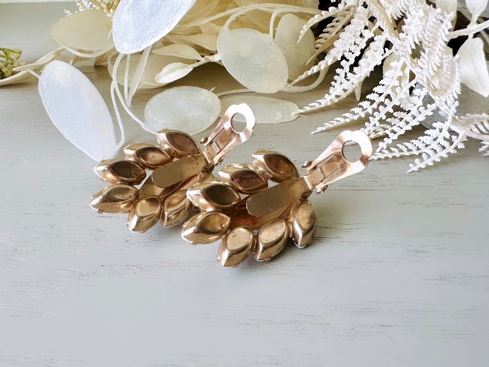 Vintage Milk Glass Marquise Earrings, Gold Leaf Chunky Clip On Earrings, 1960s Vintage Earrings, Dramatic Feather White Gold Bridal Look